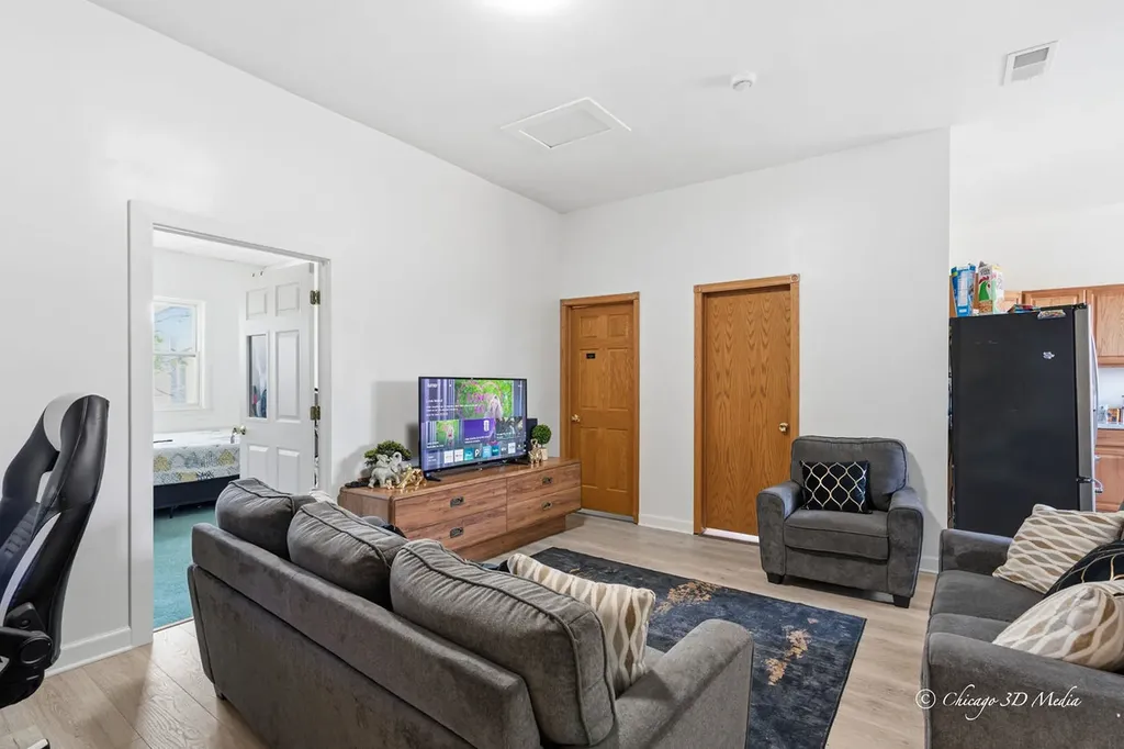 5844 North Milwaukee Avenue Chicago IL 60646
