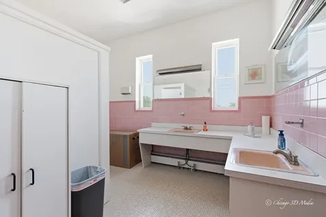 5844 North Milwaukee Avenue Chicago IL 60646