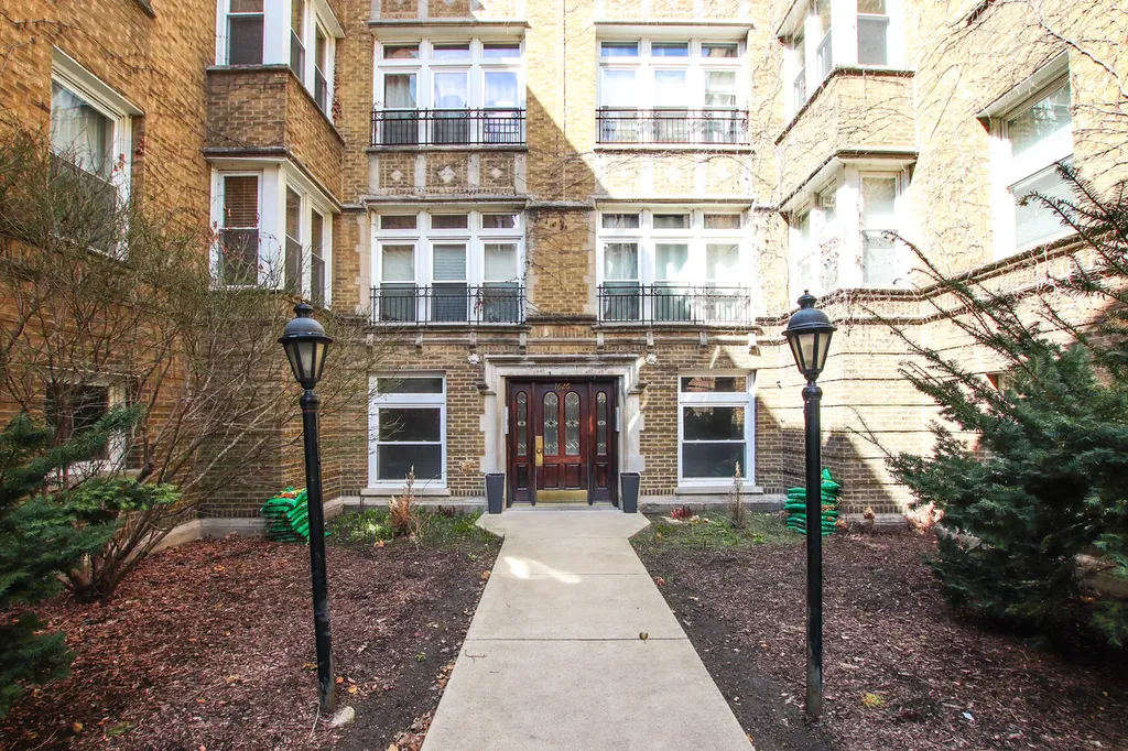 1626 West Farwell Avenue Chicago IL 60626