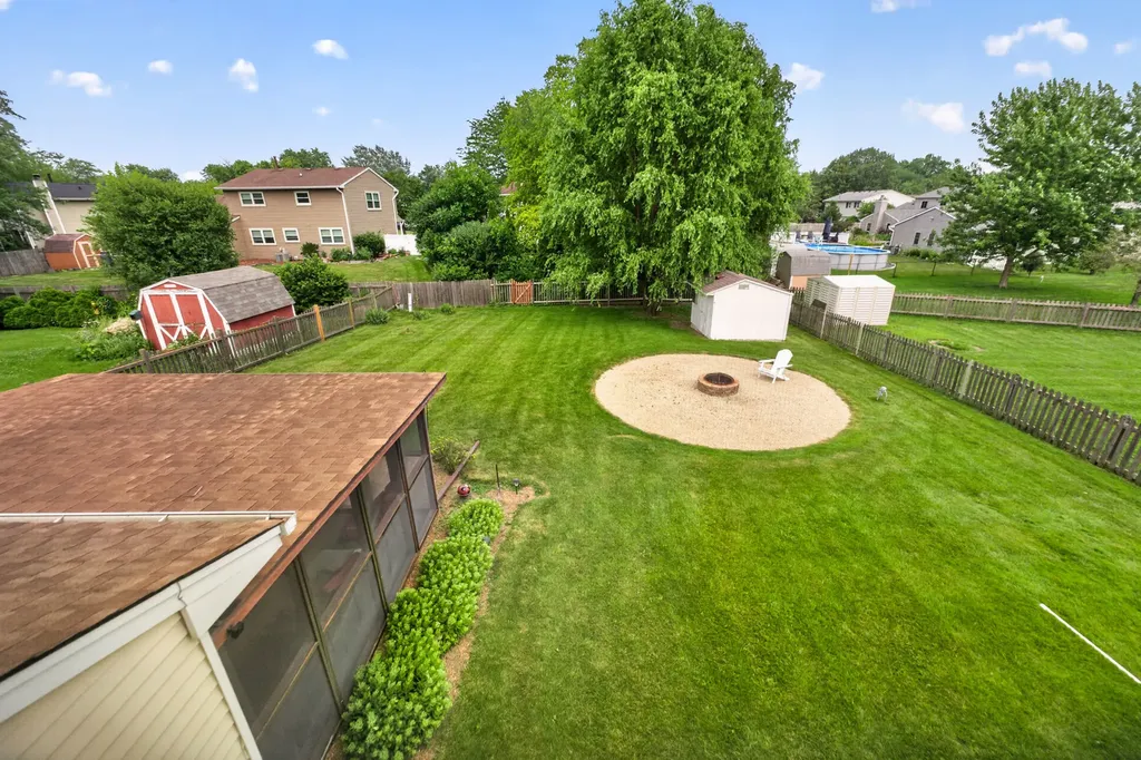 975 West Pine Avenue Roselle IL 60172