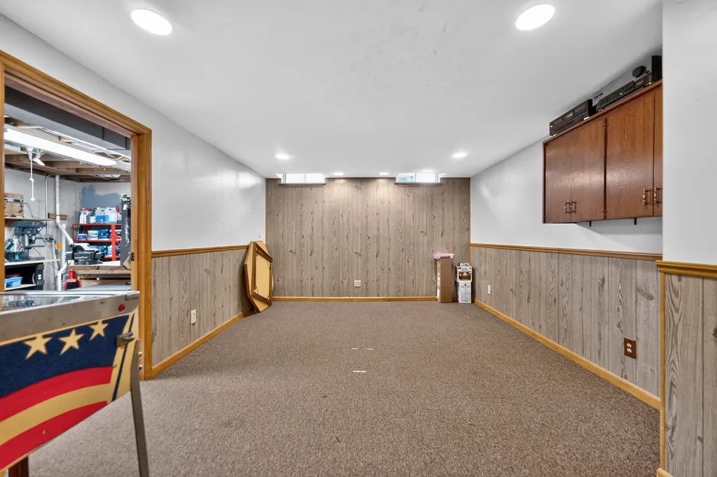 975 West Pine Avenue Roselle IL 60172