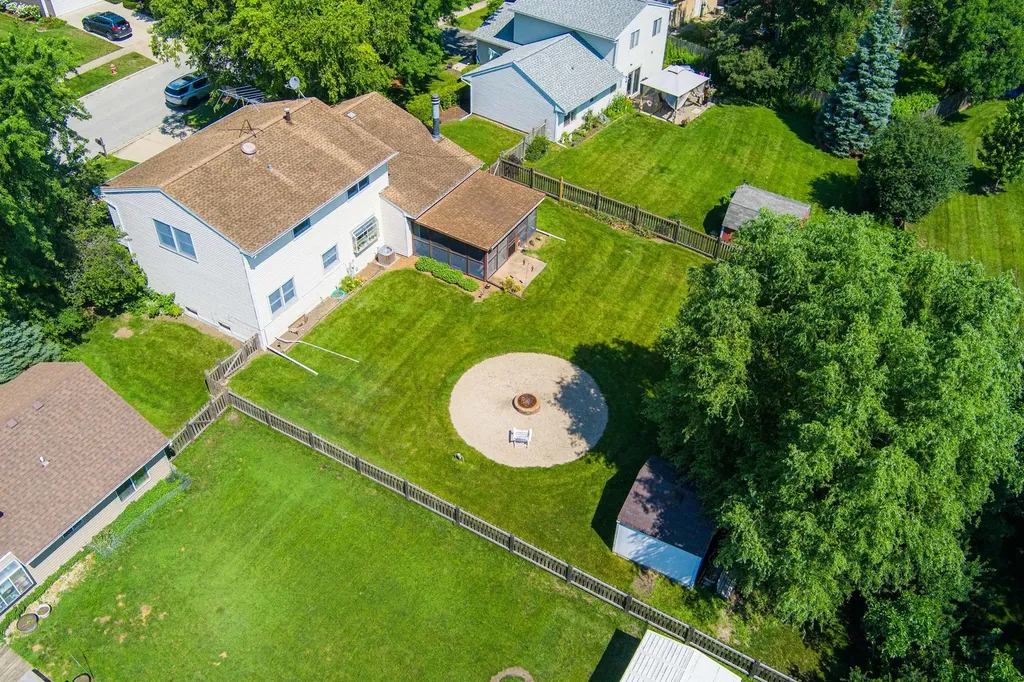 975 West Pine Avenue Roselle IL 60172