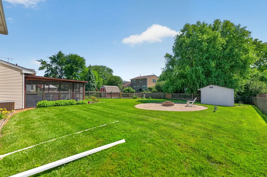 975 West Pine Avenue Roselle IL 60172