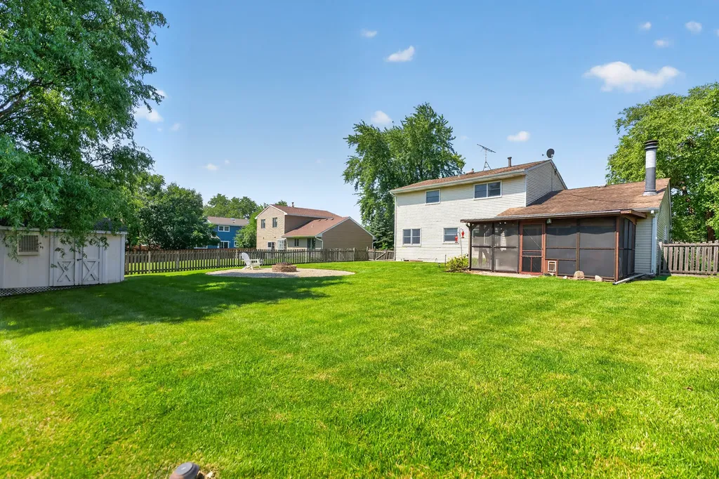 975 West Pine Avenue Roselle IL 60172