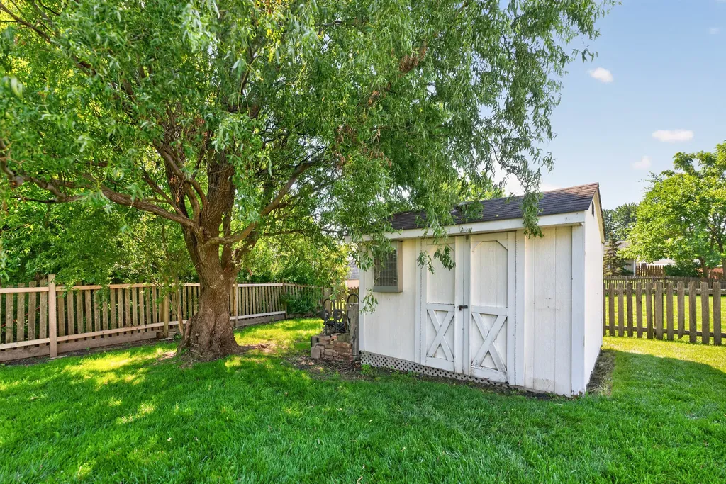 975 West Pine Avenue Roselle IL 60172