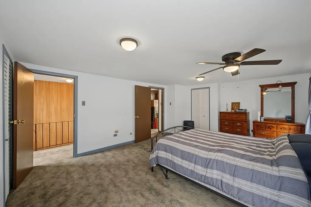 11022 South State Line Road Chicago IL 60617