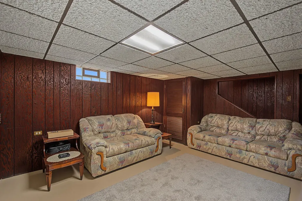 11022 South State Line Road Chicago IL 60617