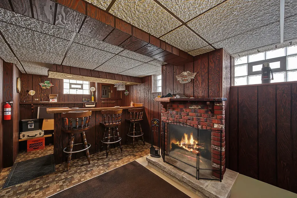 11022 South State Line Road Chicago IL 60617