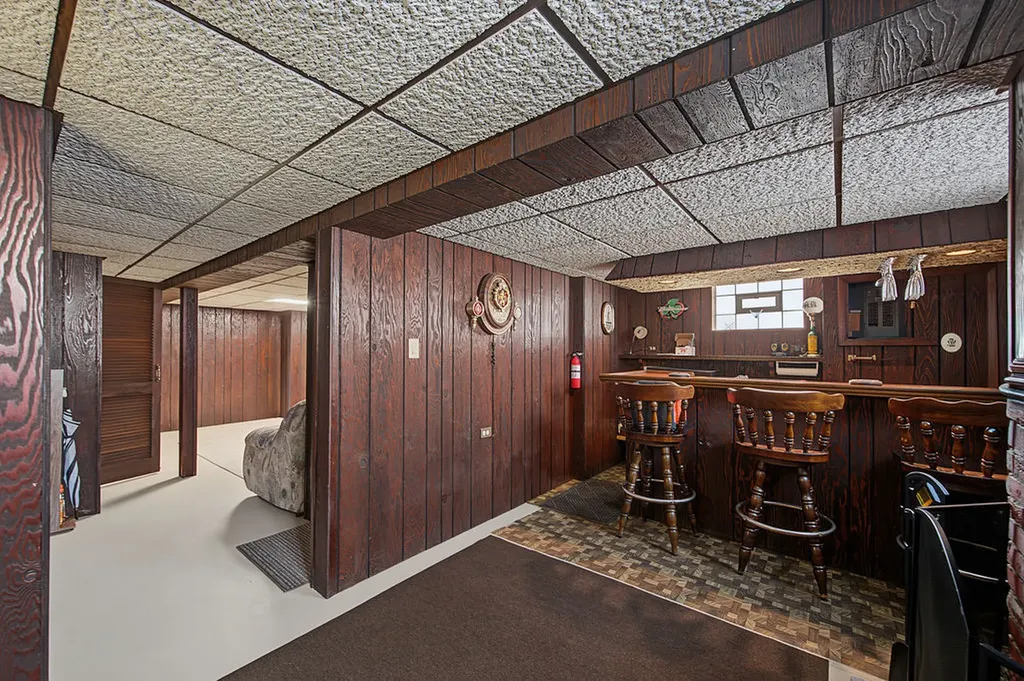 11022 South State Line Road Chicago IL 60617
