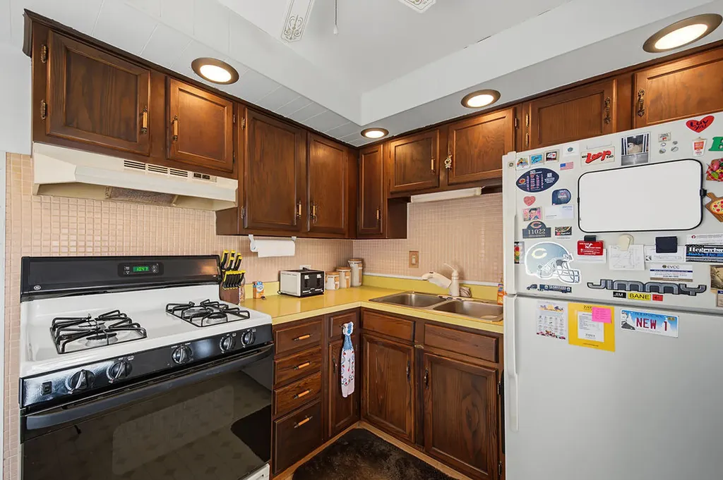 11022 South State Line Road Chicago IL 60617