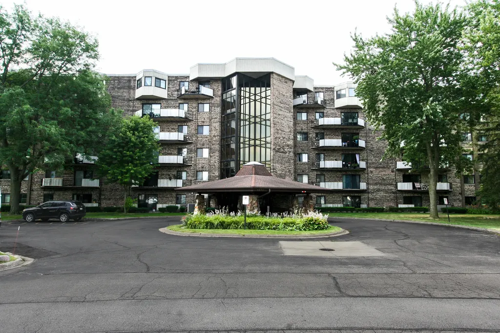 1275 East Baldwin Lane Palatine IL 60074