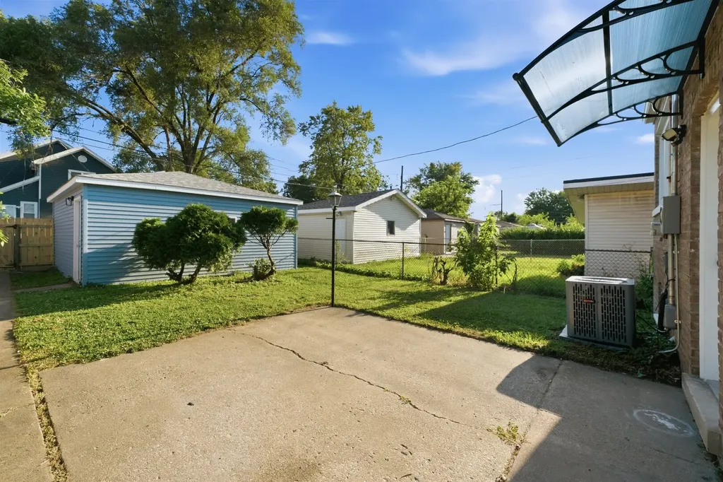 657 East 100th Place Chicago IL 60628