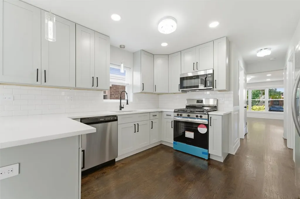 657 East 100th Place Chicago IL 60628