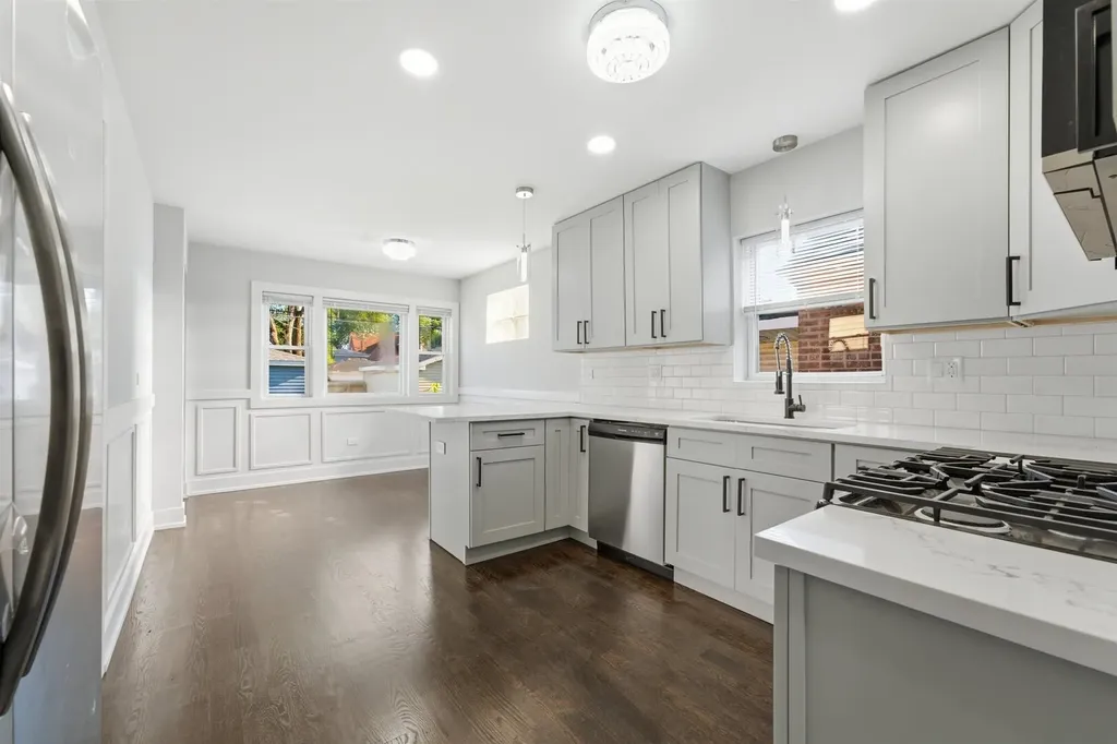 657 East 100th Place Chicago IL 60628