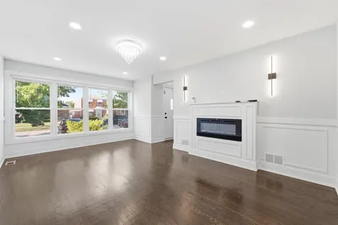 657 East 100th Place Chicago IL 60628