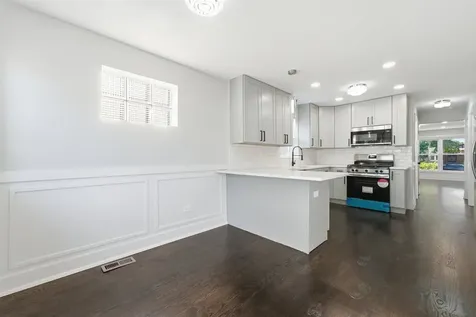 657 East 100th Place Chicago IL 60628