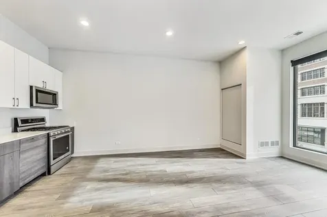 847 North Larrabee Street Chicago IL 60610