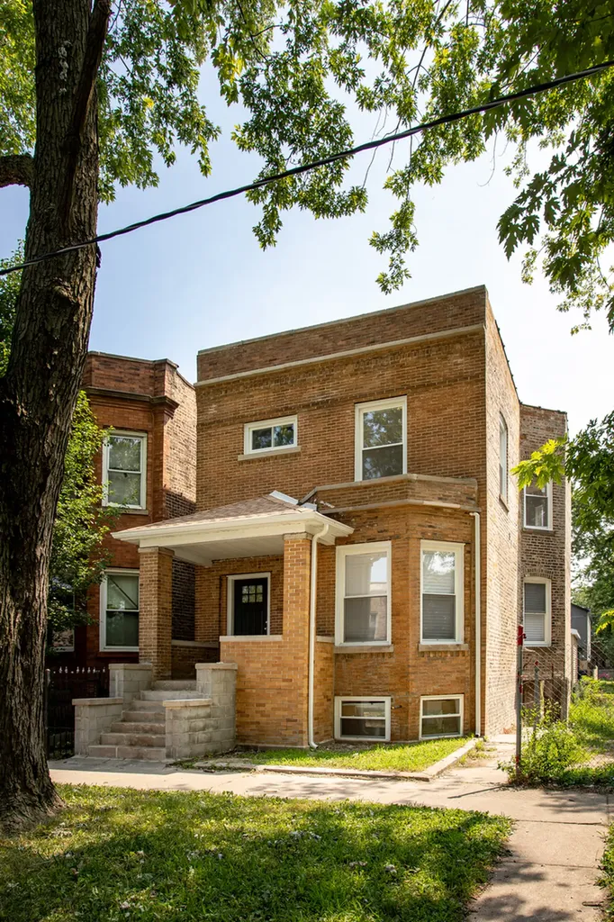 6627 South Saint Lawrence Avenue Chicago IL 60637