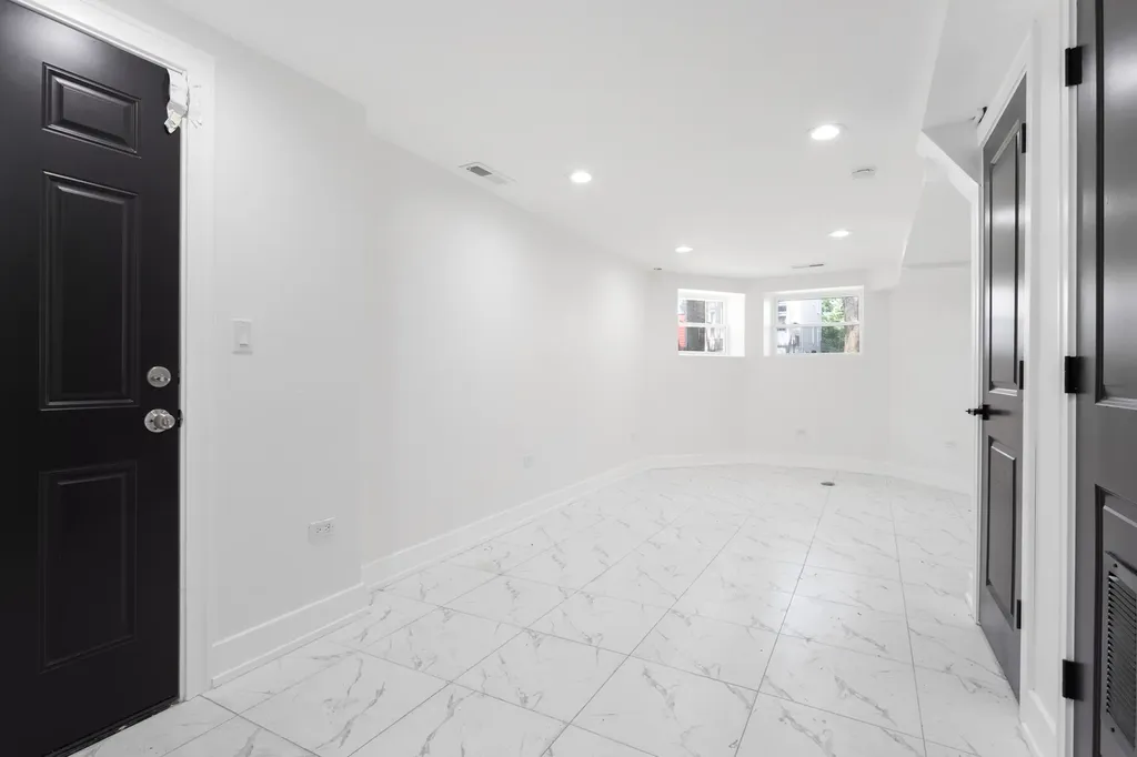 6627 South Saint Lawrence Avenue Chicago IL 60637