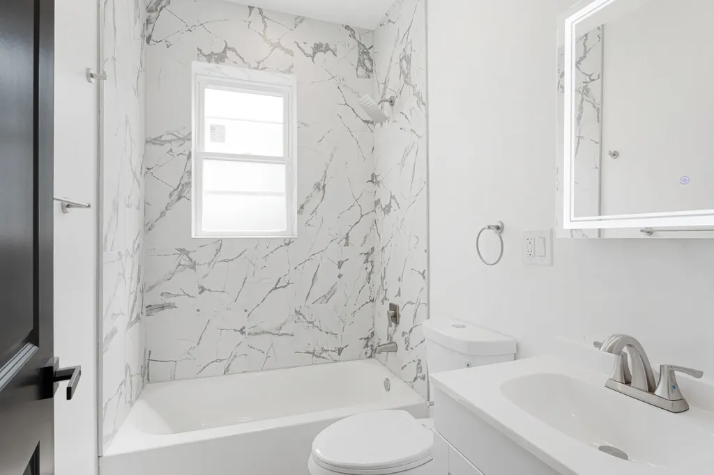 6627 South Saint Lawrence Avenue Chicago IL 60637