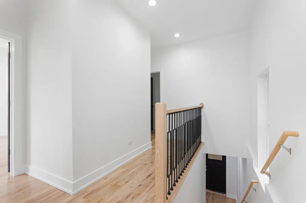 6627 South Saint Lawrence Avenue Chicago IL 60637