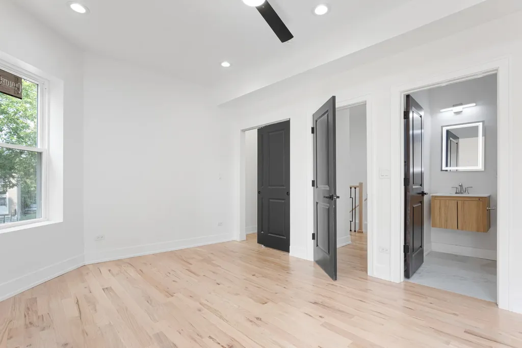 6627 South Saint Lawrence Avenue Chicago IL 60637
