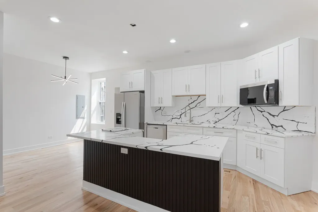 6627 South Saint Lawrence Avenue Chicago IL 60637