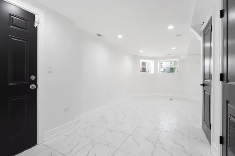 6627 South Saint Lawrence Avenue Chicago IL 60637