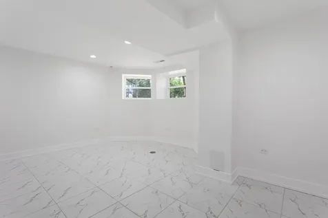 6627 South Saint Lawrence Avenue Chicago IL 60637