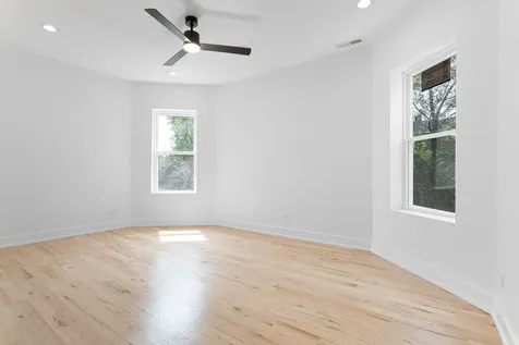 6627 South Saint Lawrence Avenue Chicago IL 60637