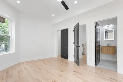 6627 South Saint Lawrence Avenue Chicago IL 60637