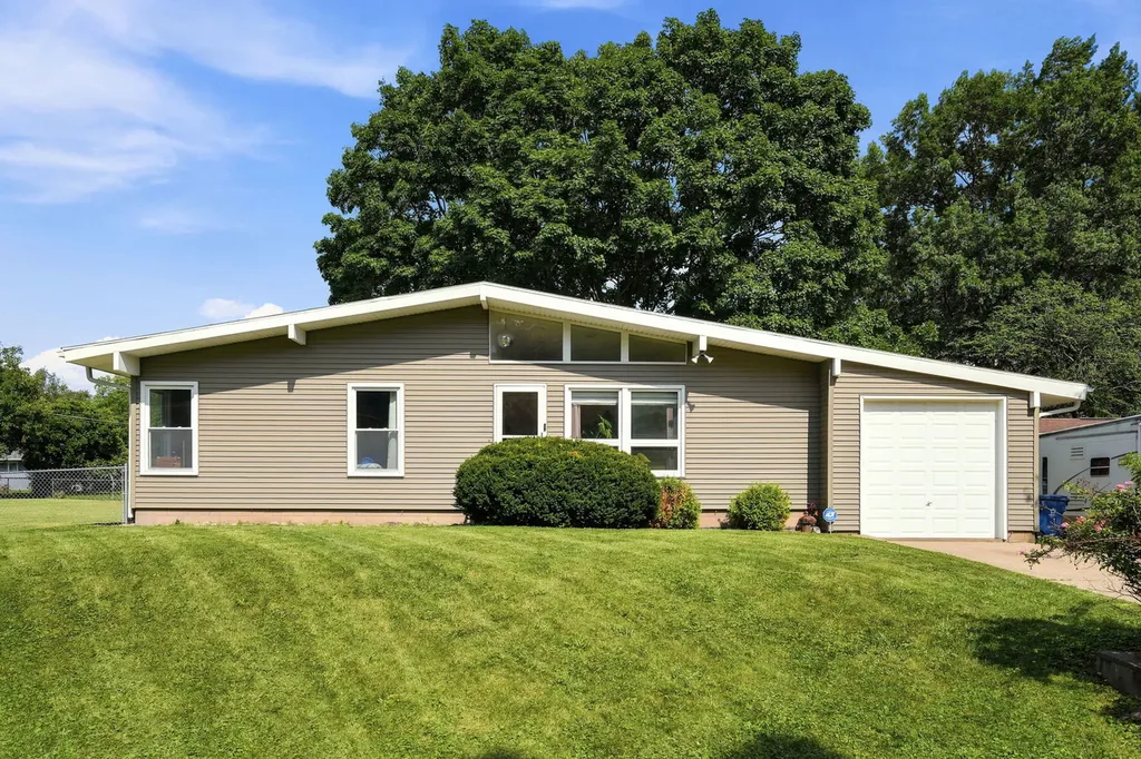 3818 15TH Street Moline IL 61265