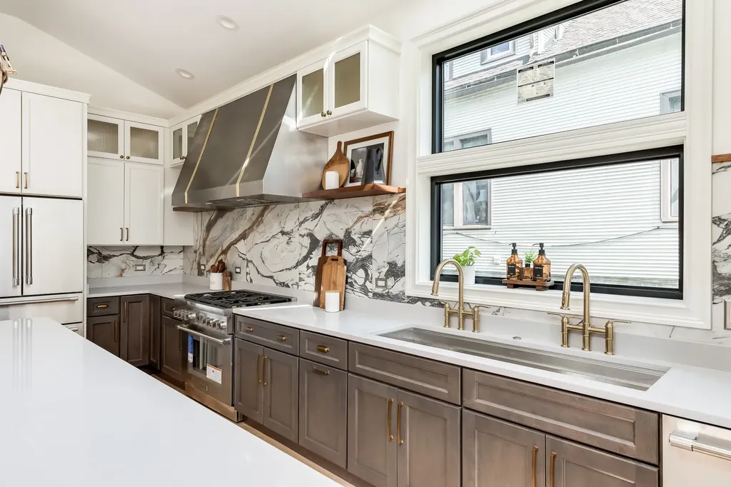 1931 North Whipple Street Chicago IL 60647