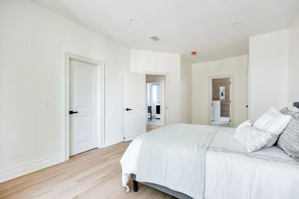1931 North Whipple Street Chicago IL 60647
