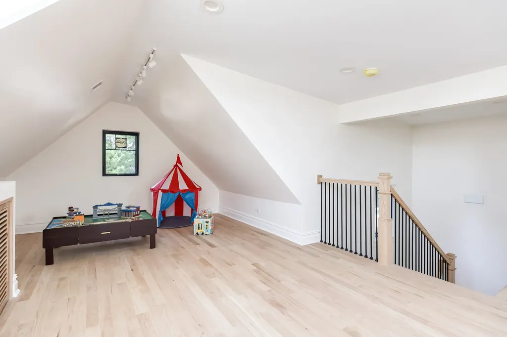 1931 North Whipple Street Chicago IL 60647