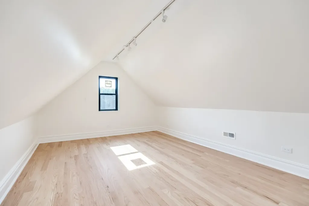 1931 North Whipple Street Chicago IL 60647