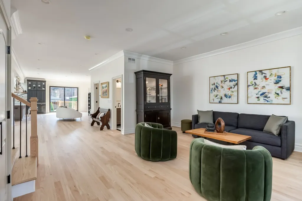 1931 North Whipple Street Chicago IL 60647