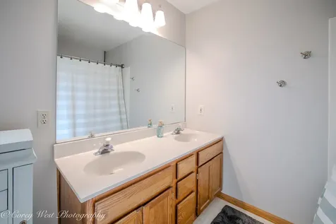 1246 Ivy Street Dekalb IL 60115