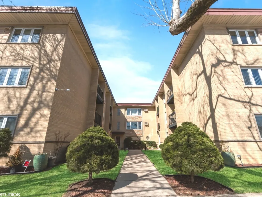 3552 North Oleander Avenue Chicago IL 60634