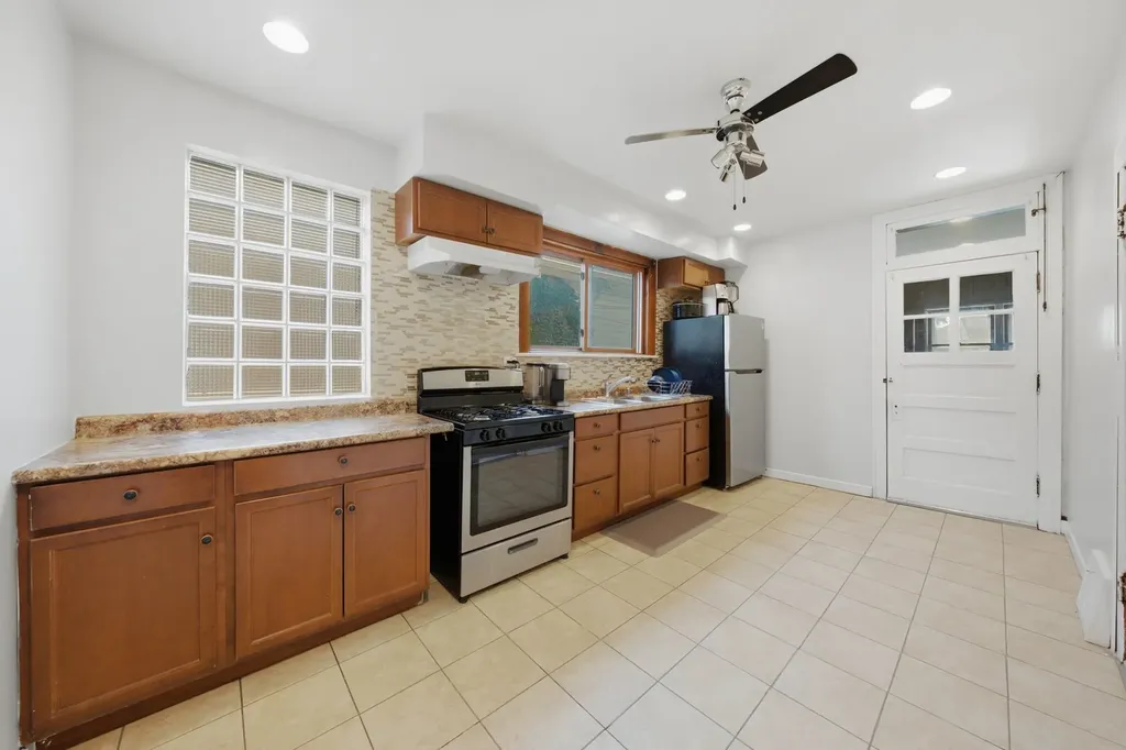 10416 South Sangamon Street Chicago IL 60643