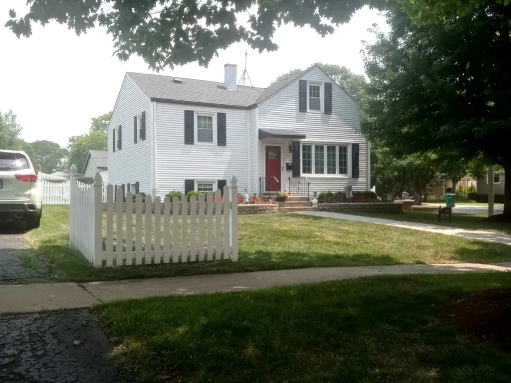 943 South Charlotte Street Lombard IL 60148