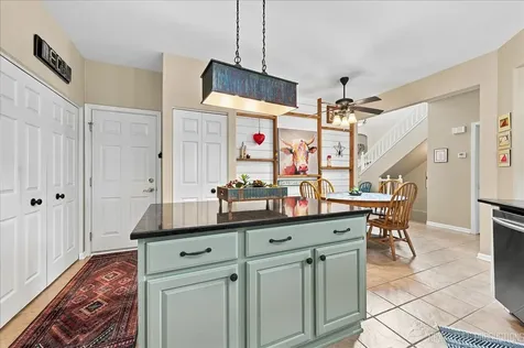 253 Larsdotter Lane Geneva IL 60134
