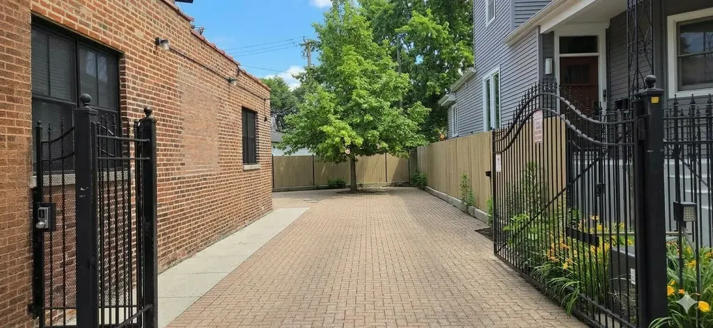 3832 North Lincoln Avenue Chicago IL 60613