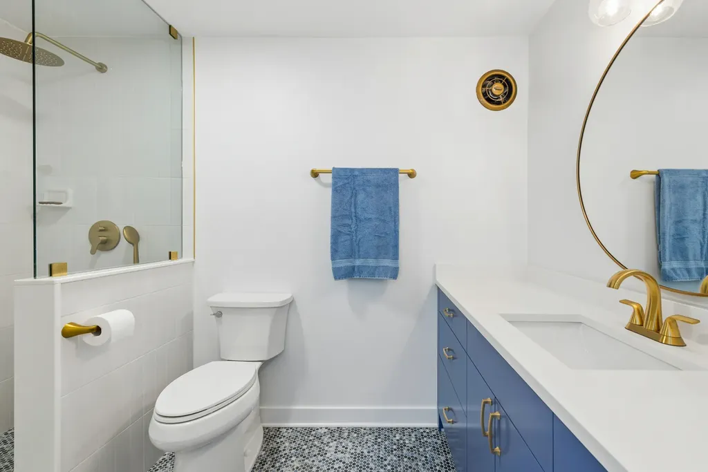 940 West Glenlake Avenue Chicago IL 60660