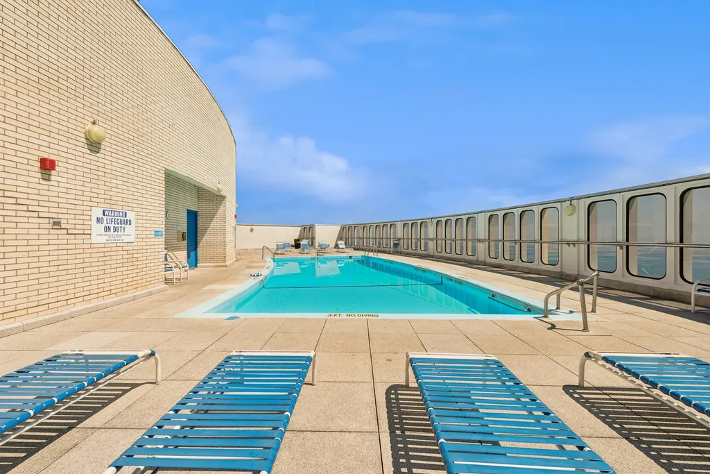 940 West Glenlake Avenue Chicago IL 60660