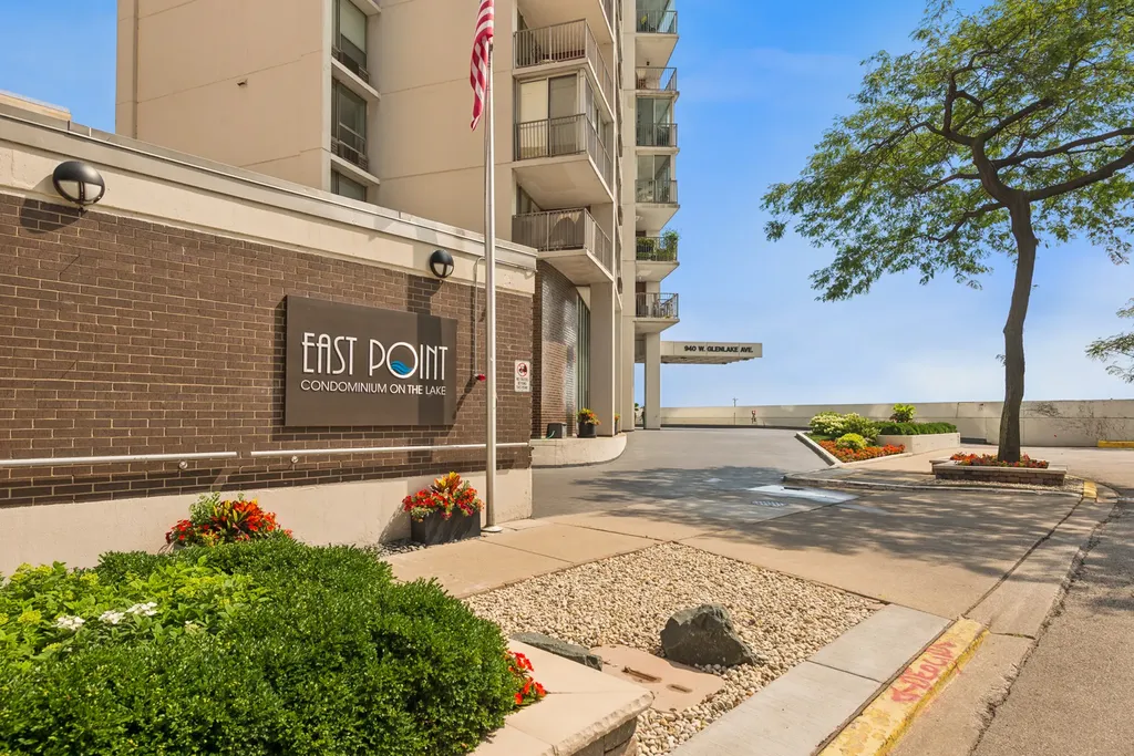 940 West Glenlake Avenue Chicago IL 60660