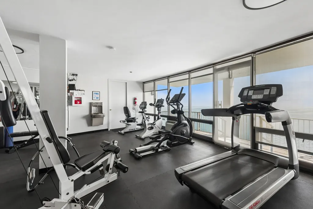 940 West Glenlake Avenue Chicago IL 60660
