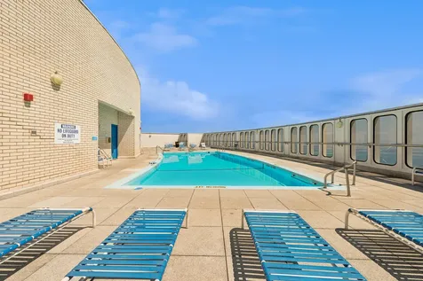 940 West Glenlake Avenue Chicago IL 60660