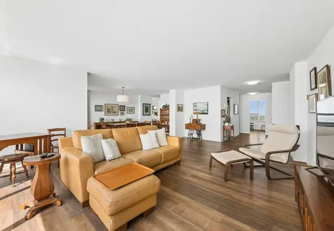 940 West Glenlake Avenue Chicago IL 60660