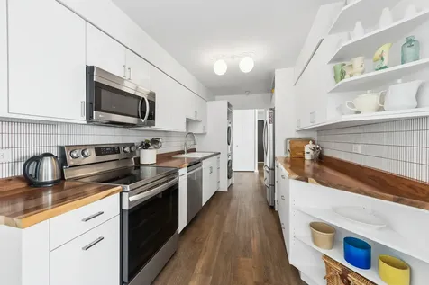 940 West Glenlake Avenue Chicago IL 60660